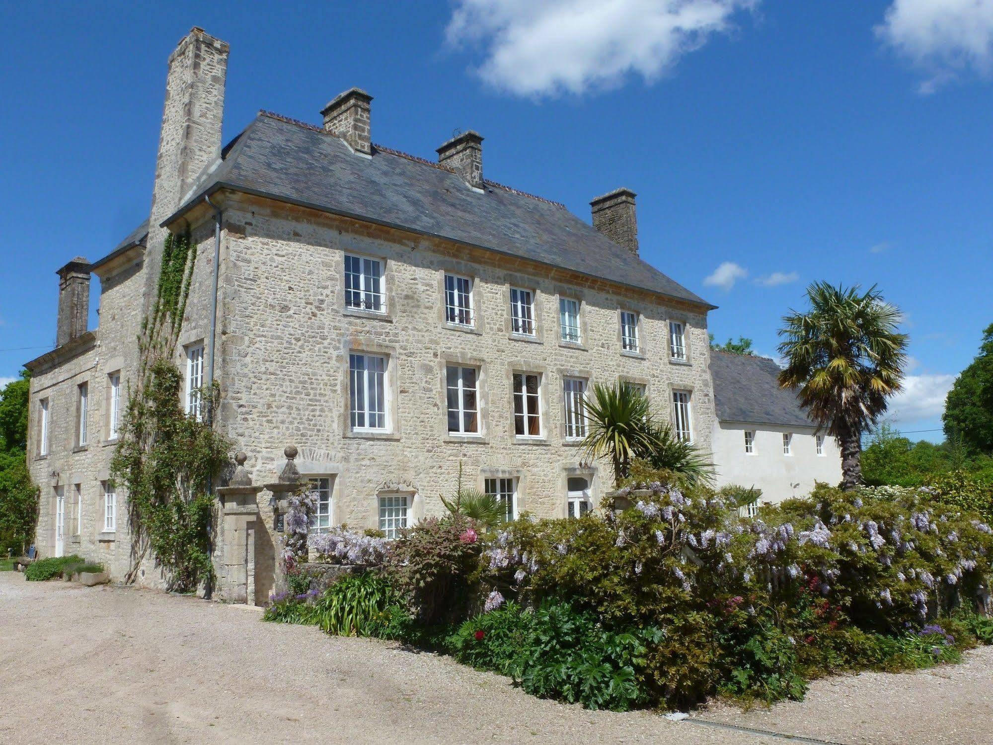Manoir De Savigny Bed and Breakfast Valognes Εξωτερικό φωτογραφία